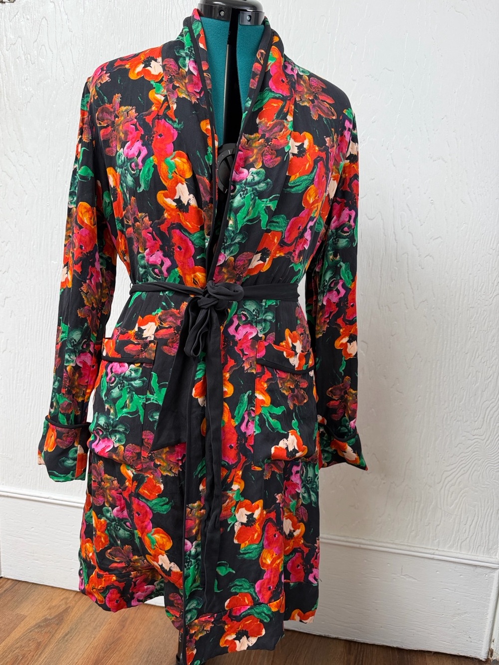 95% Silk Diane Von Furstenberg Size Small Black Floral Robe with Pink & Green